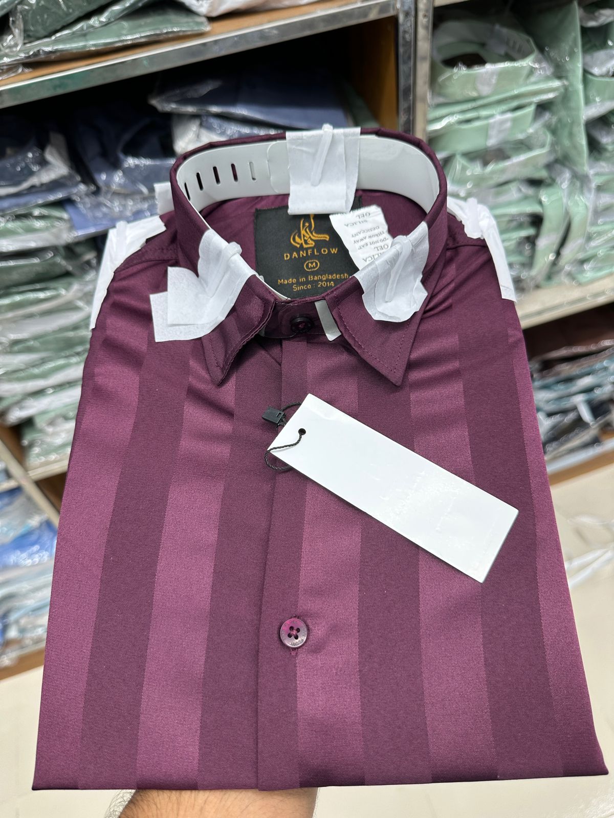The Vibrant Essential Solid Shirt Collection
Elevate your wardrobe with our collection of Essential Solid Long-Sleeve Shirts. Designed for versatile wear, these shirts offer a sharp, modern fit and are crafted from a comfortable, lightly textured fabric t