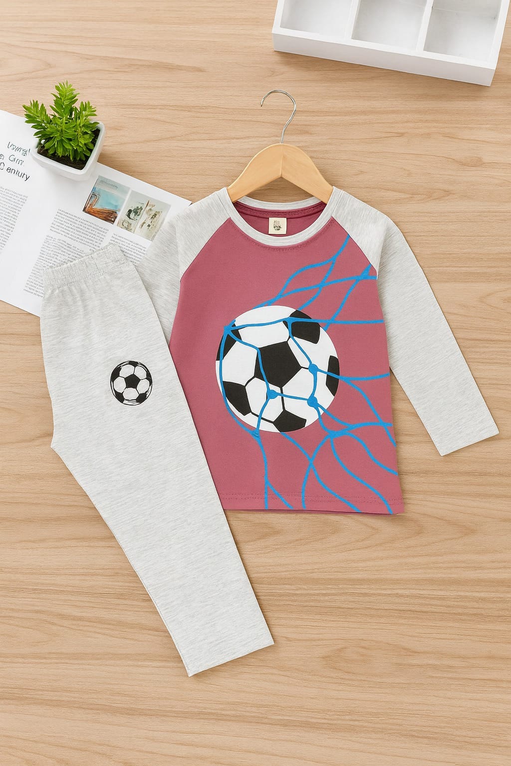 Boys & Girl's full sleeve set's.
Best quality products.
Stylish fashionable and comfortable. 
100 % cotton fabrics . 
100 % print guarantee. 
Fabric: single Jersey. 
Colours: 35 
Size: 1 to 8 years. 
10 pcs bundle.